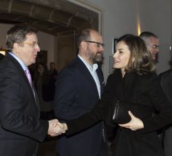 Doña Letizia recibe el saludo del director de Políticias y Asuntos Públicos de Google España, Francisco Ruiz